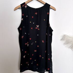 Who What Wear Black Floral Sleeveless Blouse with Pearl Detail